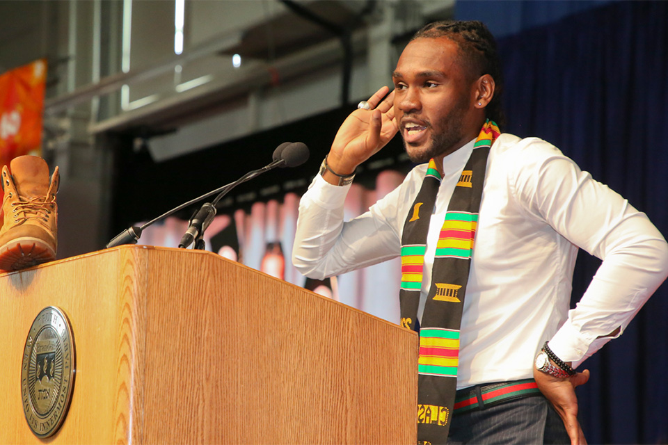 Wil Jones addresses graduates