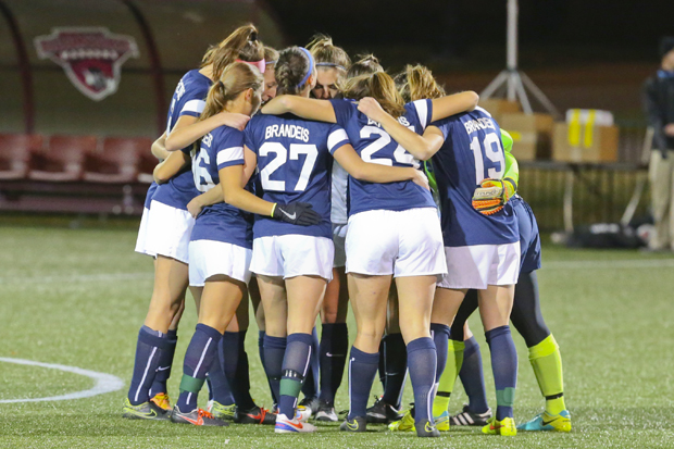 Brandeis' 2016 womens' soccer team huddles