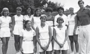 Katy Graddy with her college tennis team