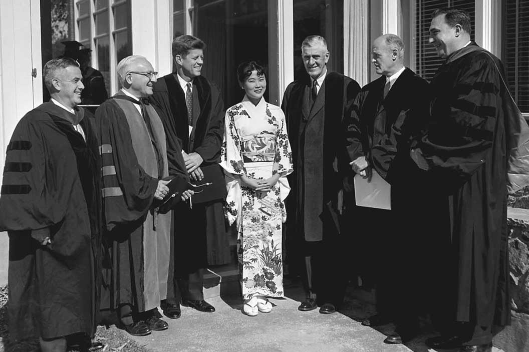Lawrence Wien, Abram Sachar, John F. Kennedy, and Wakako Kimoto Hironaka, MA’64, pose for a photo.