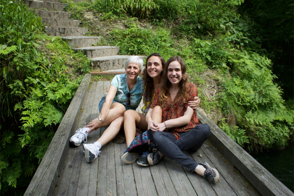 Stephanie Weinstein '17 with her mother and sister while abroad