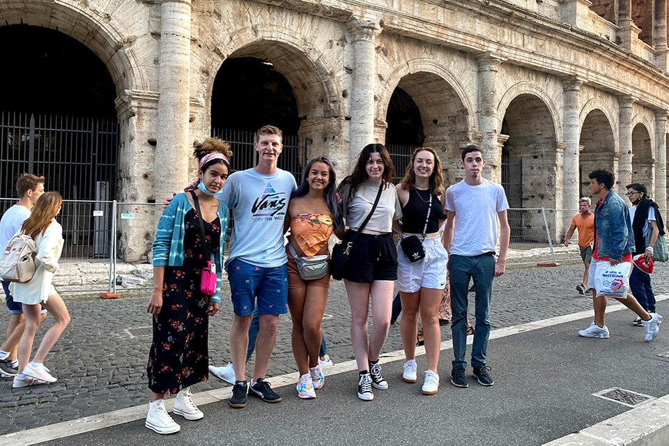 Brandeis students on an excursion in Italy