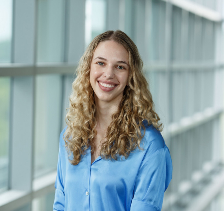 headshot of alumni sarah winkler