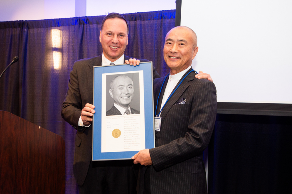President Ron Liebowitz presents Toshizo "Tom" Watanabe with the Alumni Achievement Award at Wien anniversary