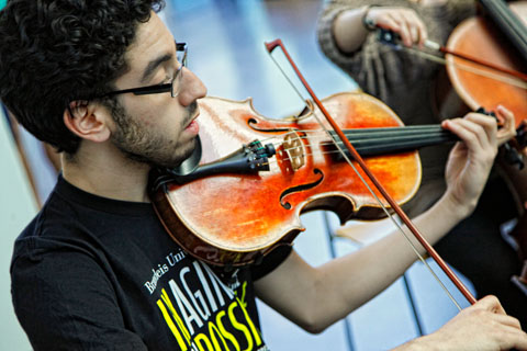 Violist Yoni Battat playing the violin.