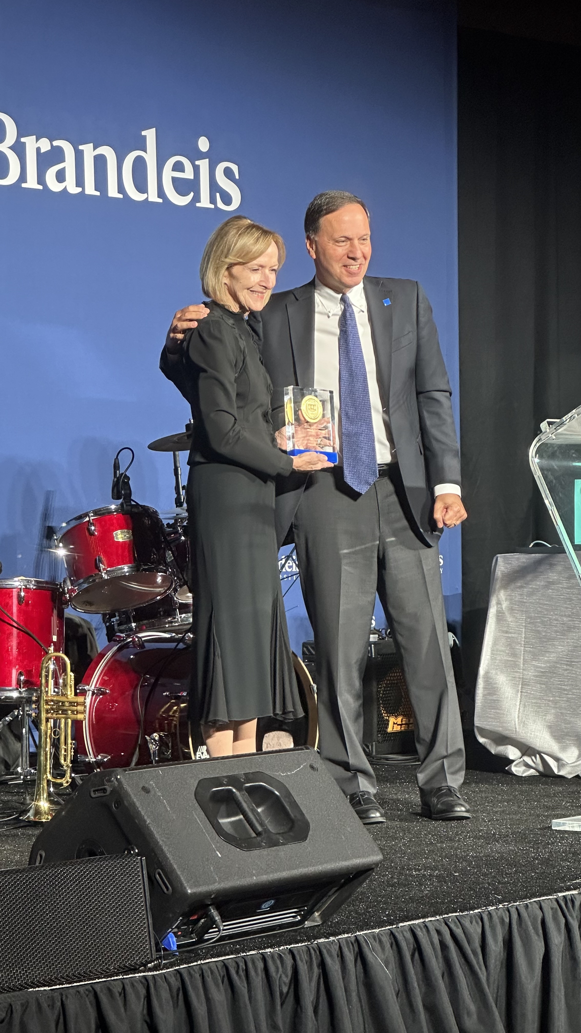 Judy Woodruff receives the BNC Sachar Award from Ron Liebowitz