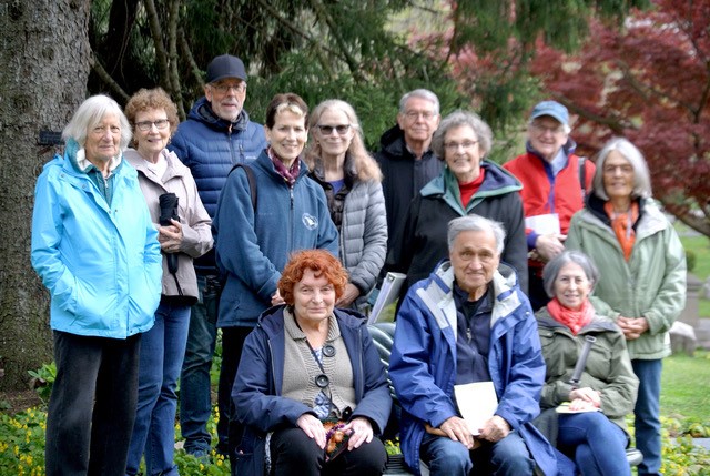 BOLLI members at Mt Auburn Cemetery