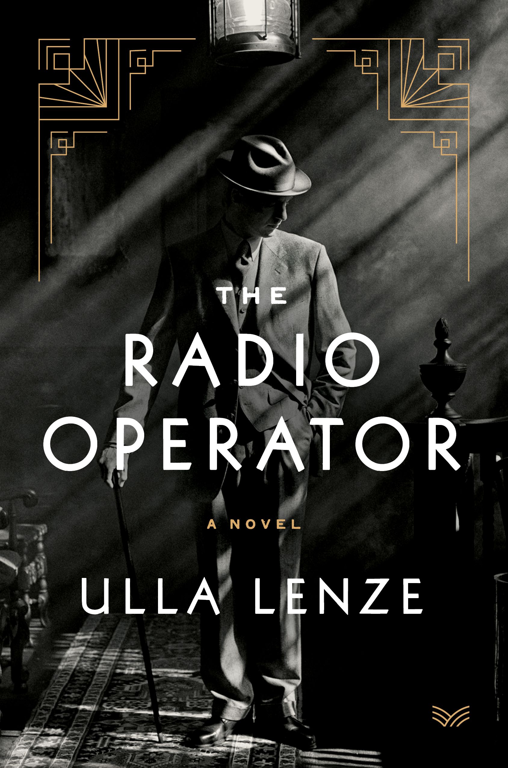Book cover of "The Radio Operator"
