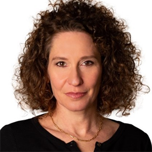 Head shot of Michelle Ephraim looking straight at camera