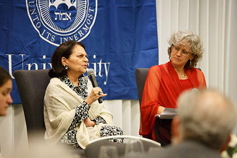 Sonja Lahnstein-Kandel and Sabine von Mering in a conversation about antisemitism and right-wing populism.