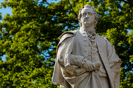Statue of Goethe standing