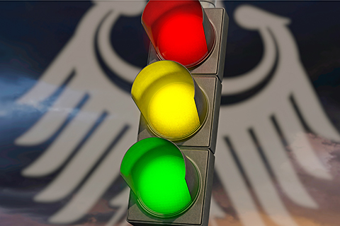 Picture of a traffic light with the German eagle in the background