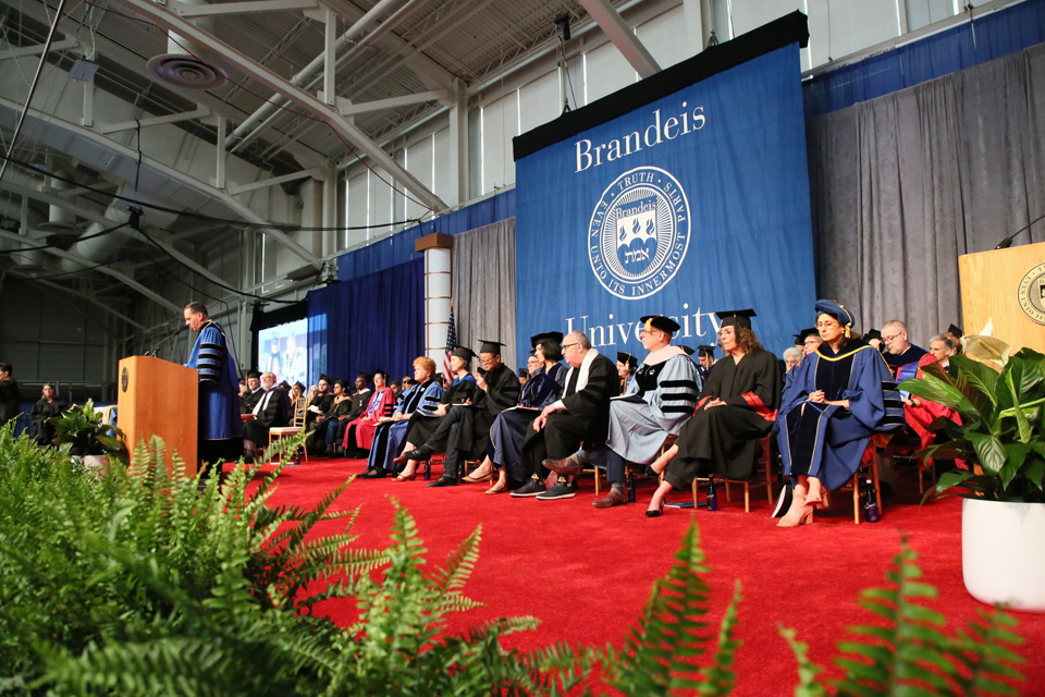 President Ron Liebowitz speaks to the crowd