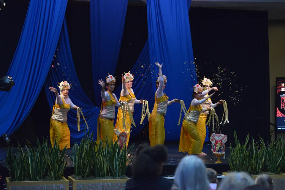 panyembrama throwing flowers from stage