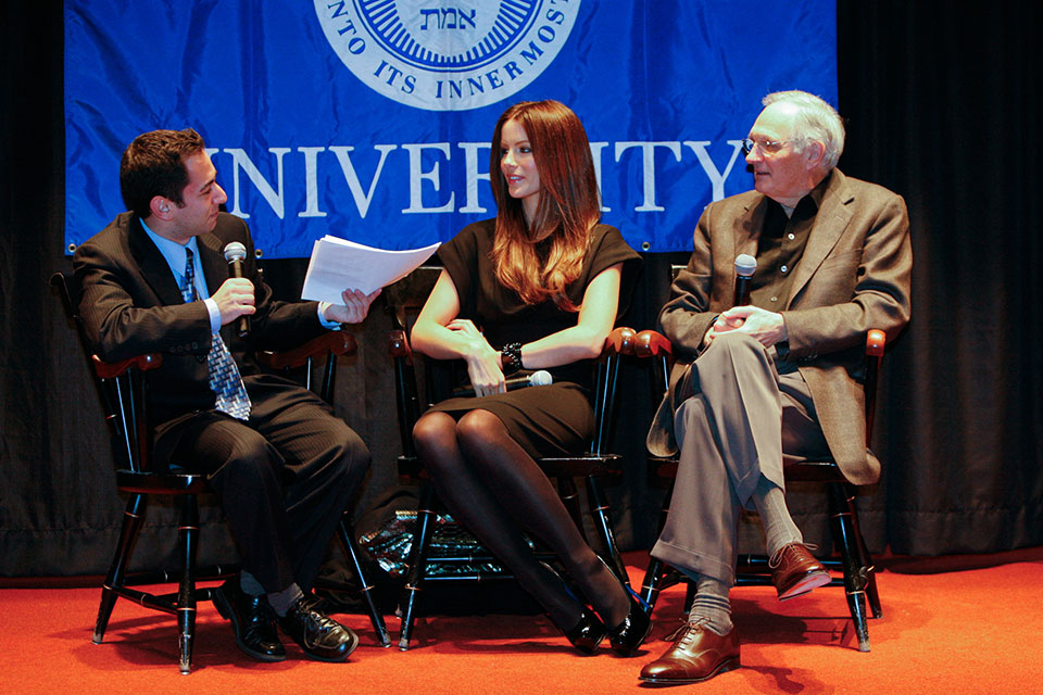 Scott Feinberg interviews Kate Beckinsale and Alan AldaScott Feinberg ’08 interviews Kate Beckinsale and Alan Alda, who starred in "Nothing But the Truth."