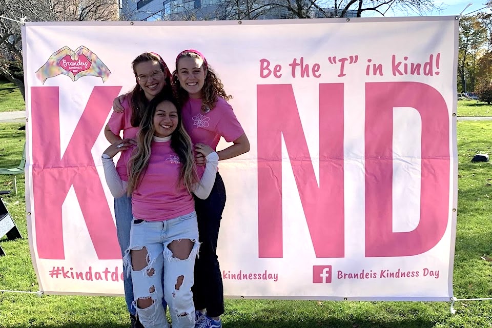 Emma Forster ’22, Charlene Duong ’23 and Ashley Young ’22 at Kindness Day