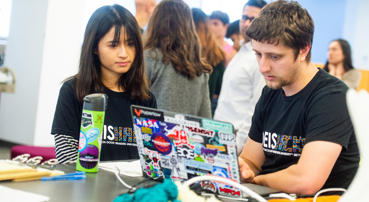 Students discuss a project.