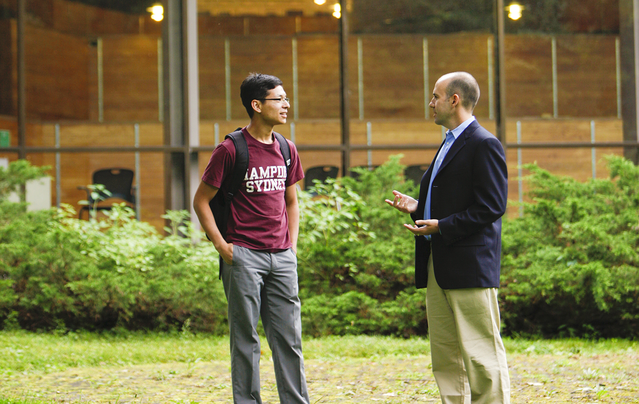 student outside with Professor Andy Molinsky