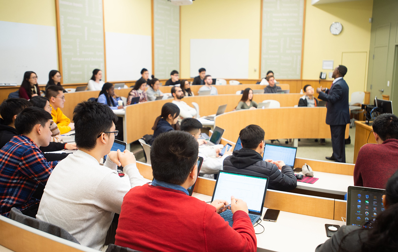 students in Bloomberg lab