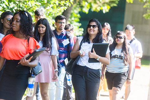 Leadership Fellow gave students a tour.