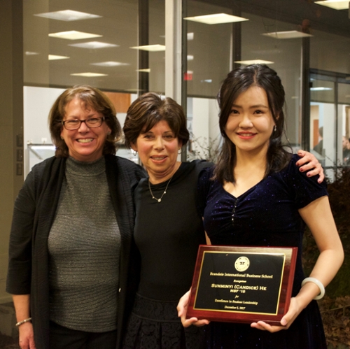 Sunminyi He receives an award for excellence in academic leadership.