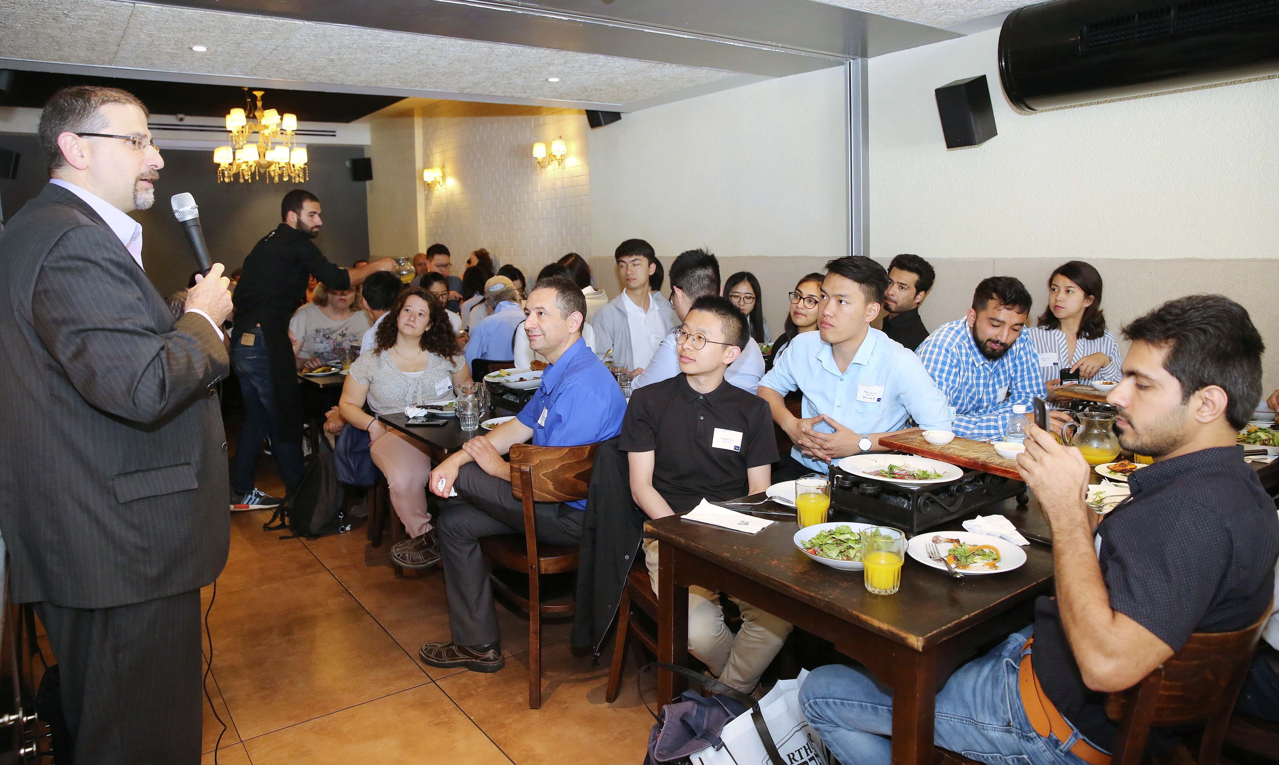 Daniel Shapiro ‘91, the former U.S. ambassador to Israel, speaks to fellows and alumni.