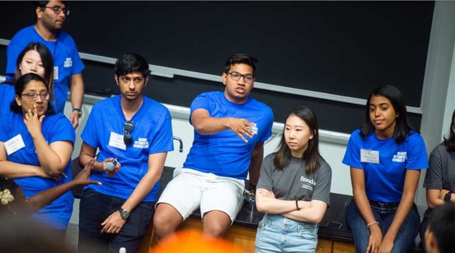 Leadership Fellows wore bright blue shirts so first-year students with questions could find them easily.