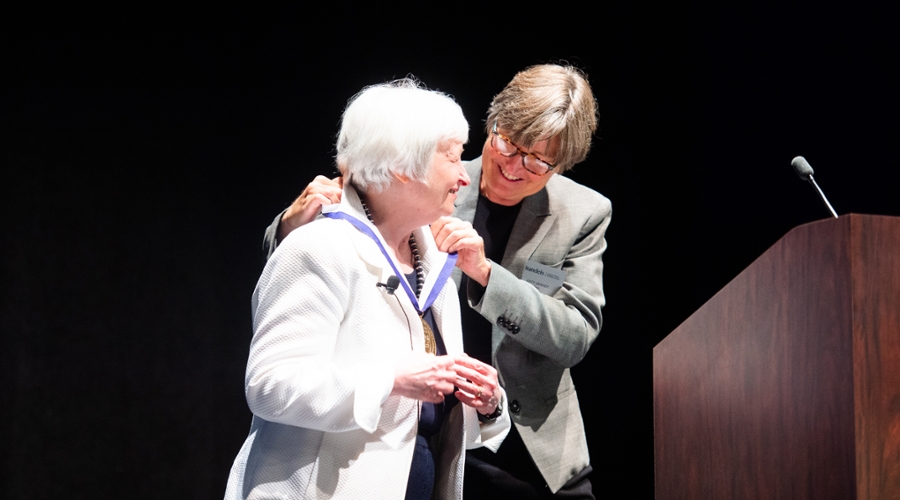 Dean Kathryn Graddy gives the Dean's Medal to former Fed Chair Janet Yellen in recognition of her exemplary career.