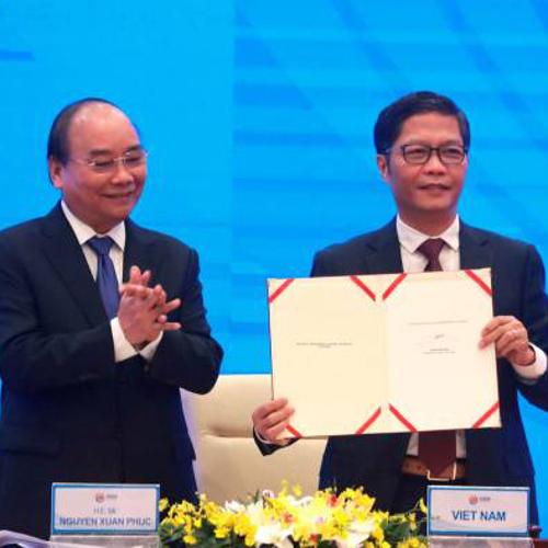 Chinese leaders display signatures on a wide-ranging trade agreement.
