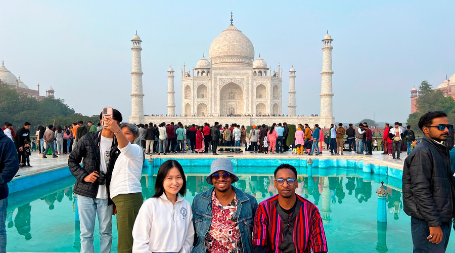 Students pose in front of the Taj Mahal.