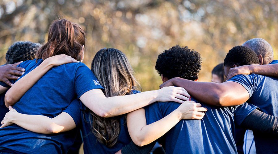 friends linking arms 