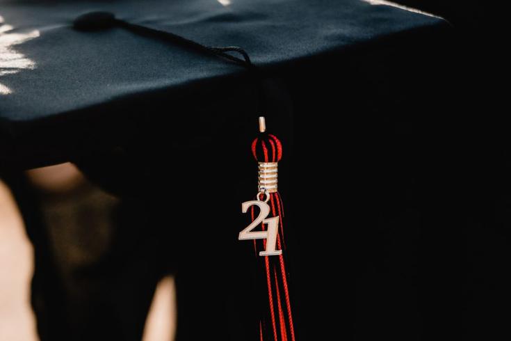 Graduation cap with a 2021 tassle