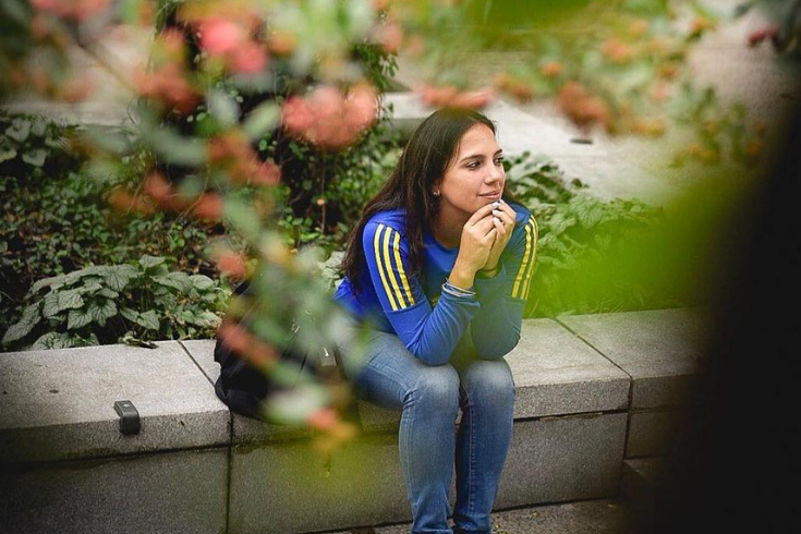 Adriana Dianderas sitting in a garden.