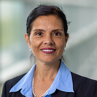 Headshot of Carmen Aguilar.