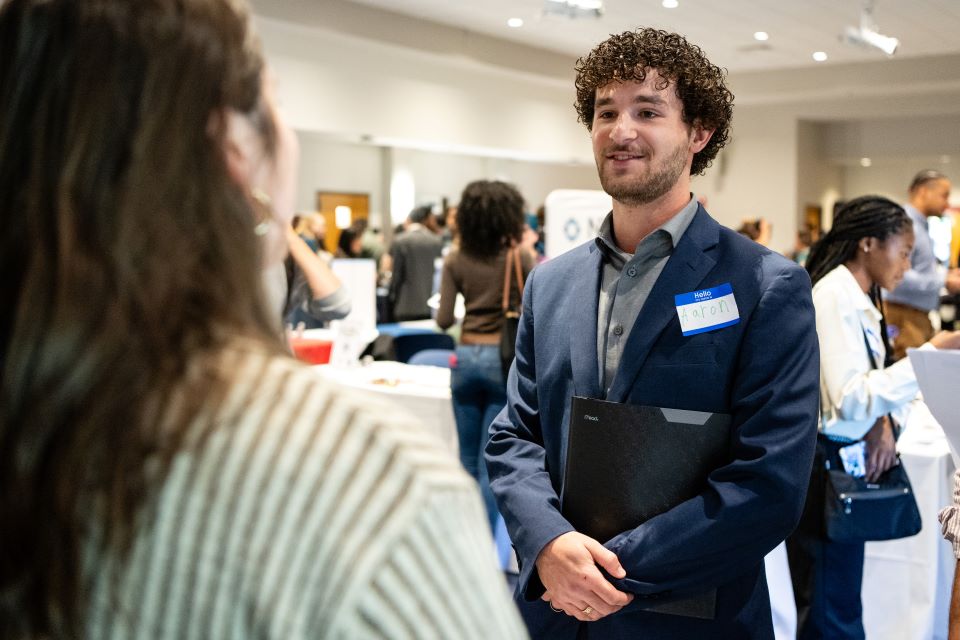 studnet in career fair