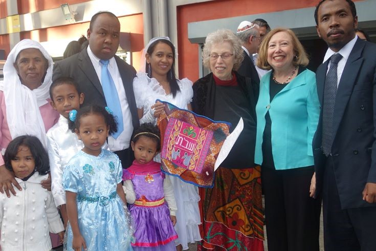 Barbara (second from right) with Kulanu president Harriet Bograd and the family of bride Ahava and husband Laza