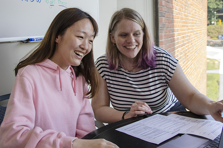 A student meets with a Hiatt Career Counselor