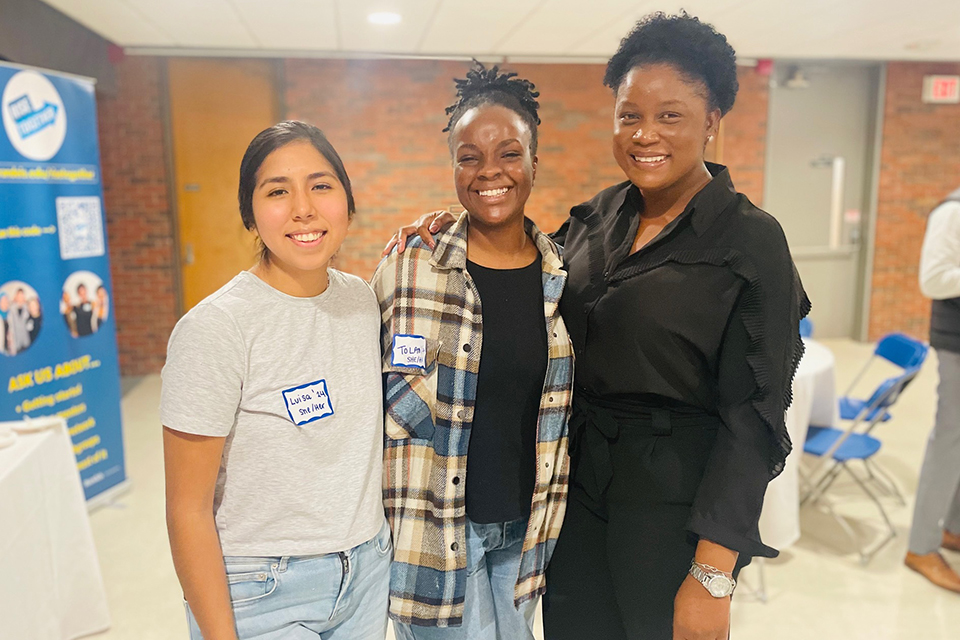 Students meet with an alumni.