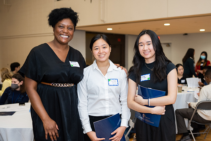 Students pose with an alum during Deis Dinner 2022