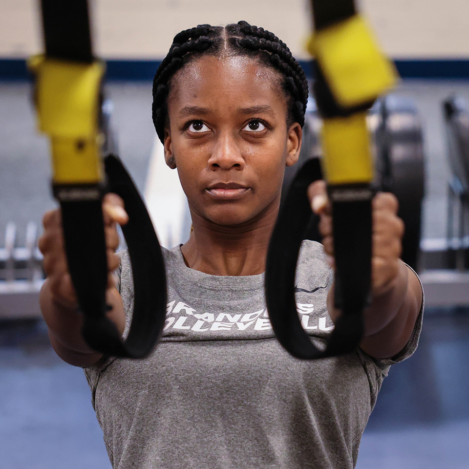 Arianna Jackson ‘xx works out at the Gosman Sports and Convocation Center at Brandeis University on March 3, 2023. Photo/Dan Holmes