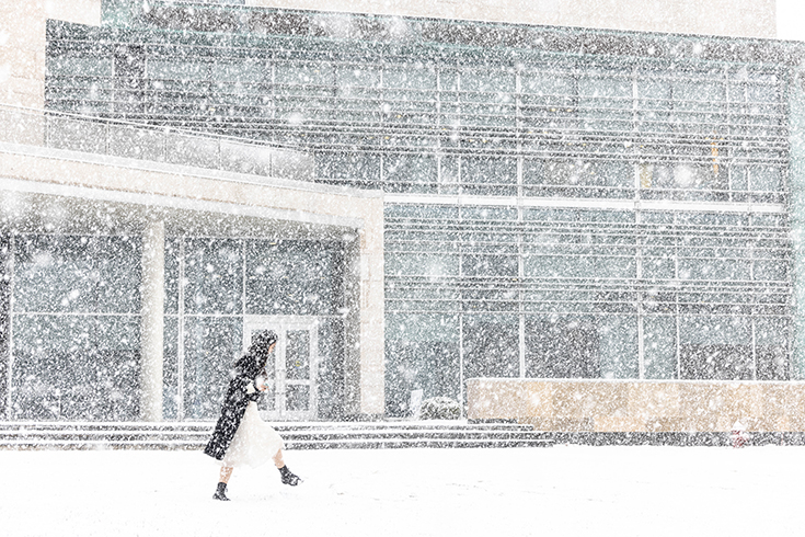 A student walks in the snow outside the Shapiro Campus Center (SCC) at Brandeis University on January 23, 2023. Photo/Dan Holmes