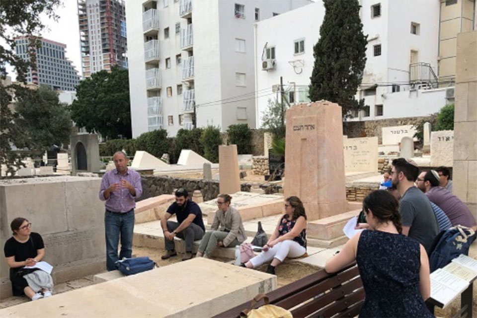 Picture of Hornstein students outside at the Kraft Seminar in Israel