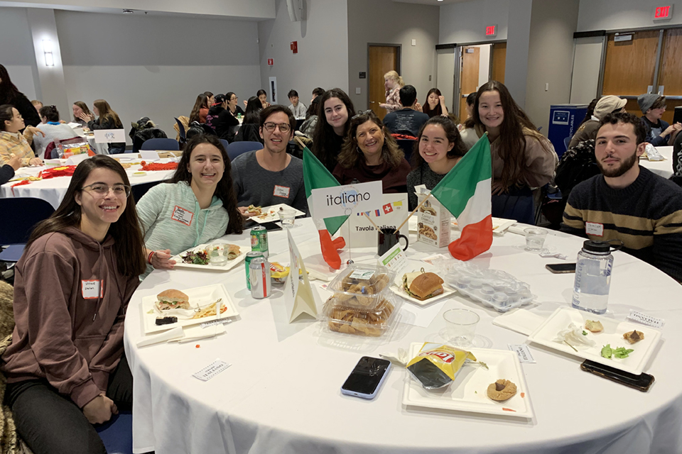 image of Italian speakers at the Mega Language Lunch 2019