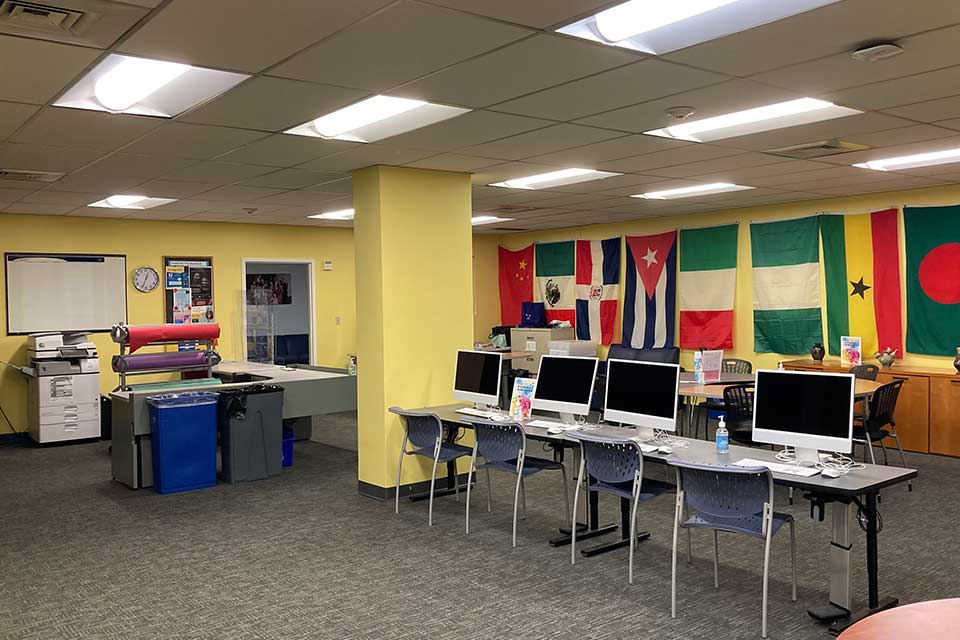 Image of Computer Lounge 