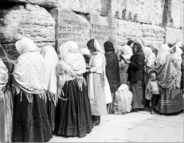 Women and children by the Western wall