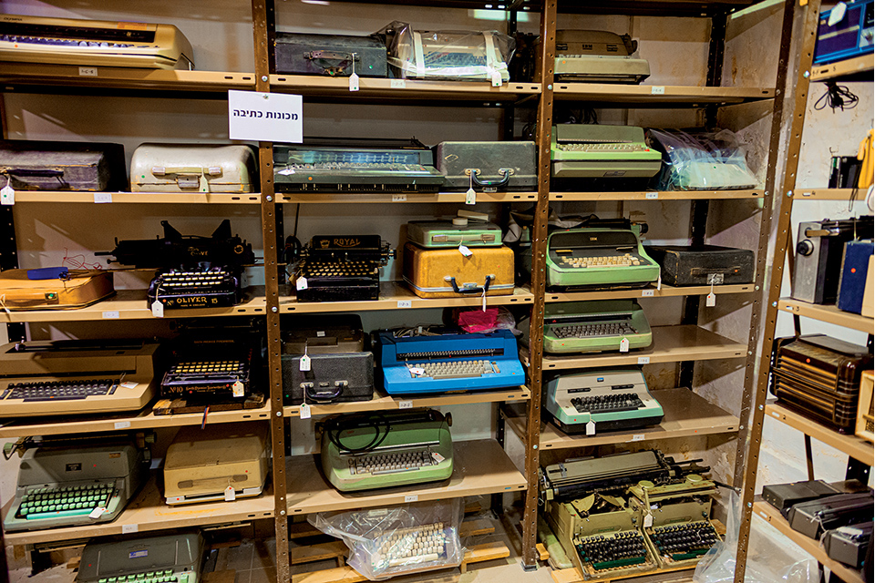 Old typewriters on display case shelves