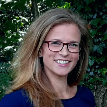 Headshot of Dionne Bultman