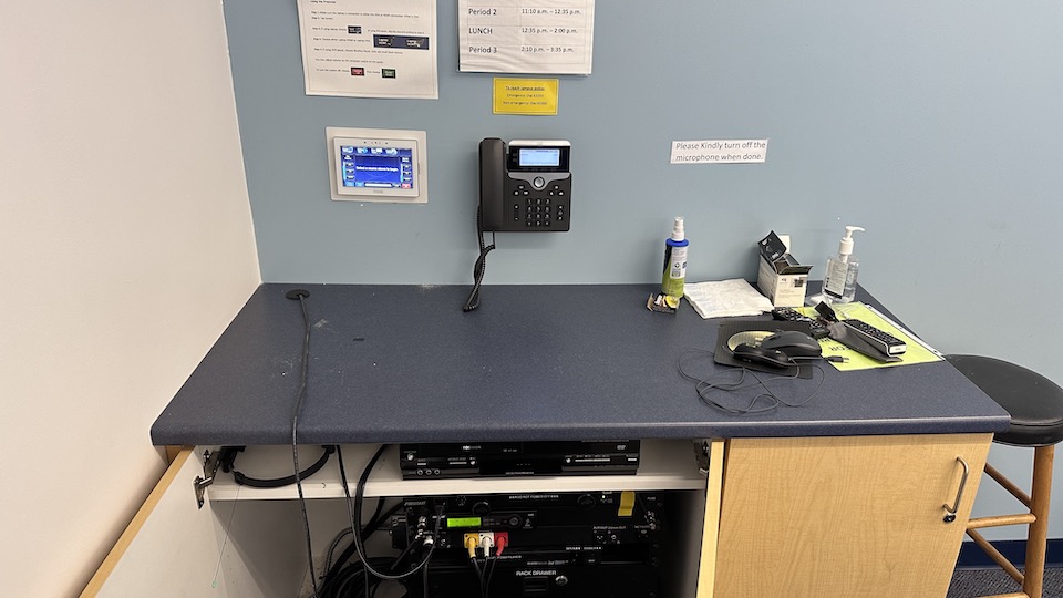 BOLLI Blue room AV credenza