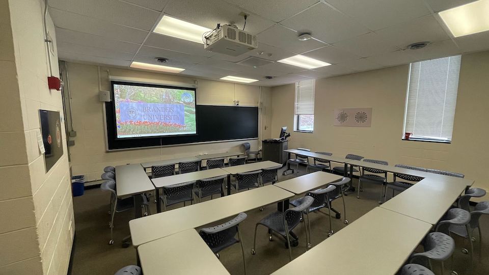 Bassine 251 front of classroom