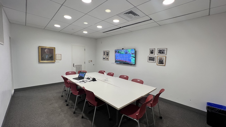 Heller Schneider G06 front of room